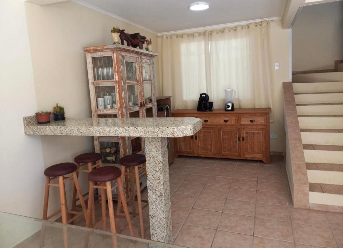 Sobrado 4 Brejatuba 3 Quartos 度假居 *